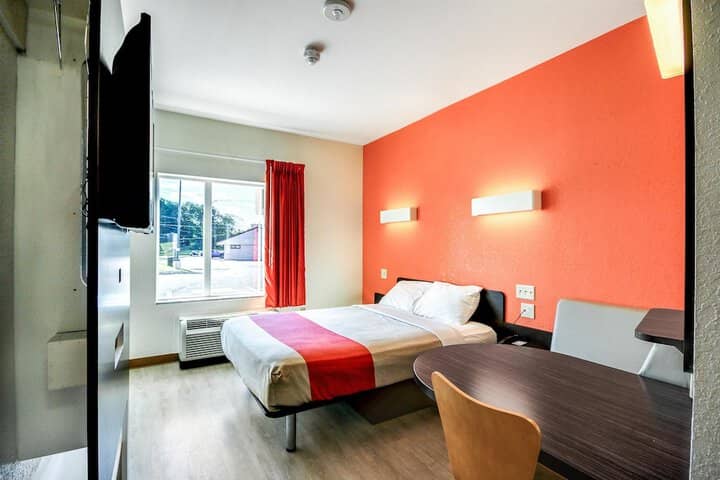 Room 10 of 34