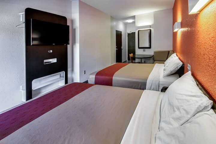 Room 9 of 34